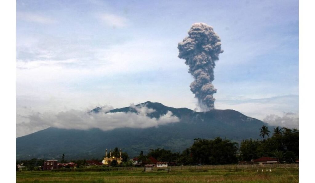 Mount Ibu eruption